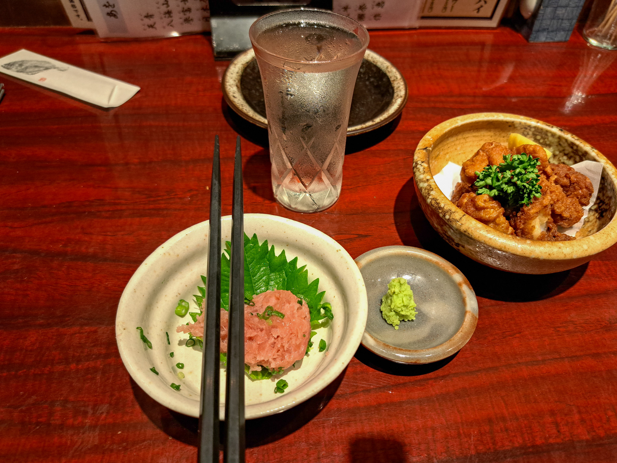 Izakaya-Abend: Thunfischtatar und Karaage