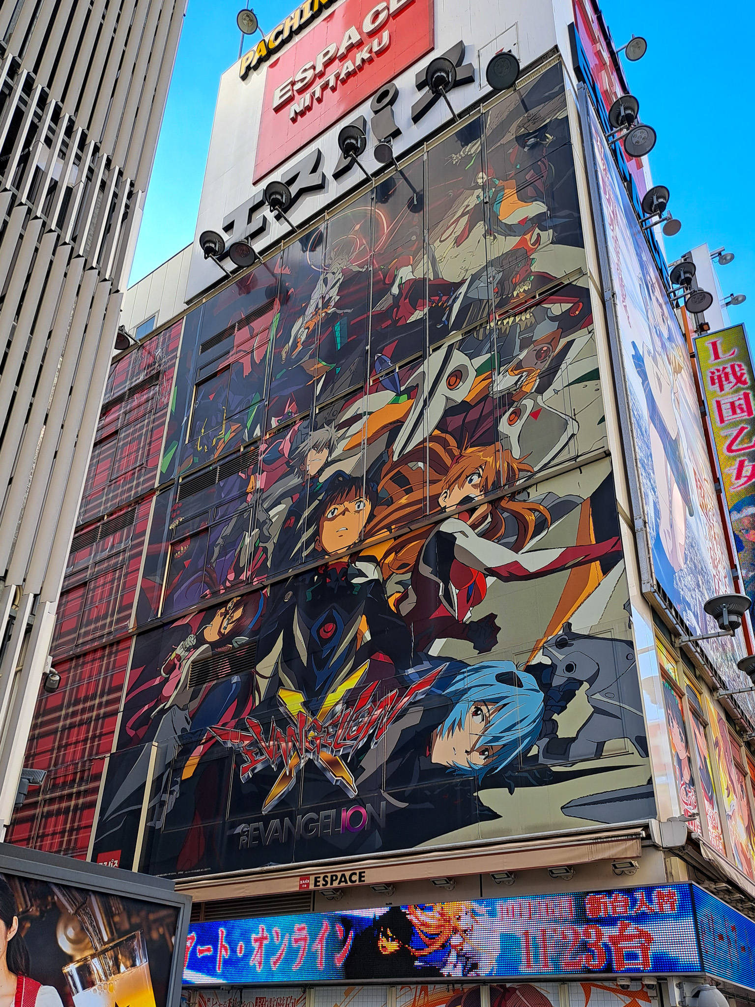 Evangelion-Werbefassade in Akihabara, Tokyo
