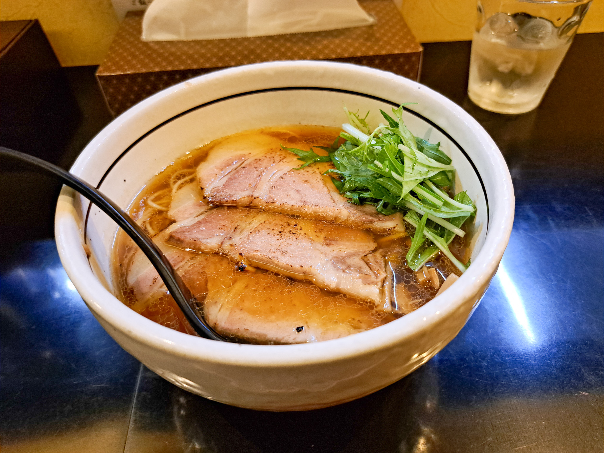 Shōyu-Ramen mit Chashu-Schweinefleisch